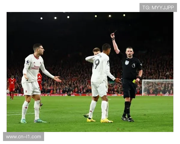 摩纳哥球员马马杜-库利巴利飞踹染红，或面临追加停赛